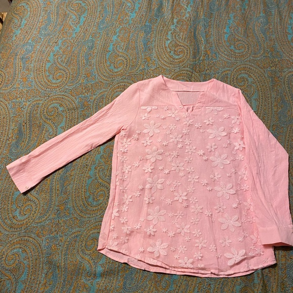 Light Pink Blouse / Tunic with Flower Embroidered Detail Sz Small or 6 to 8. - Picture 2 of 5